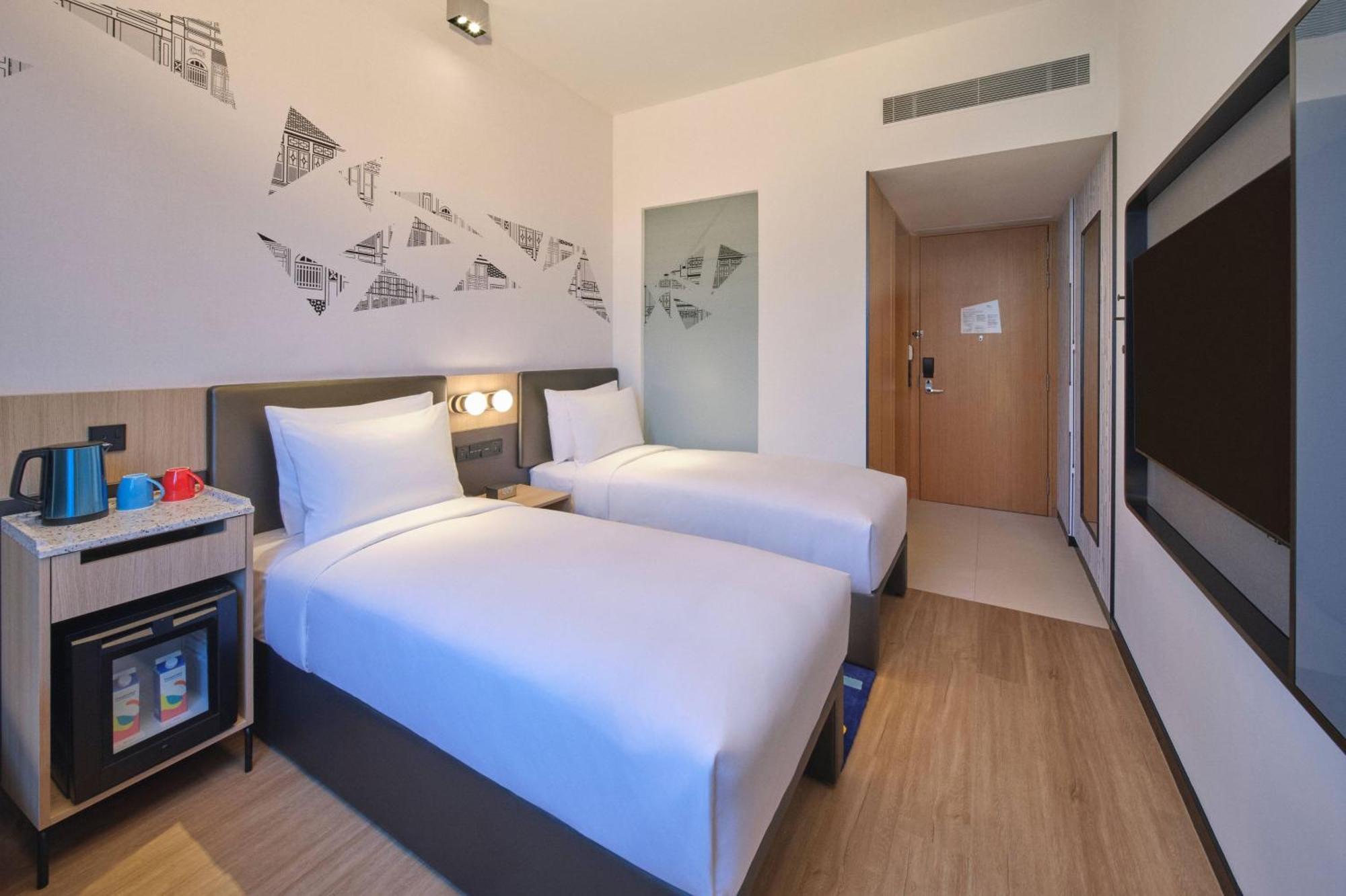 Ramada By Wyndham At Zhongshan Park 4*