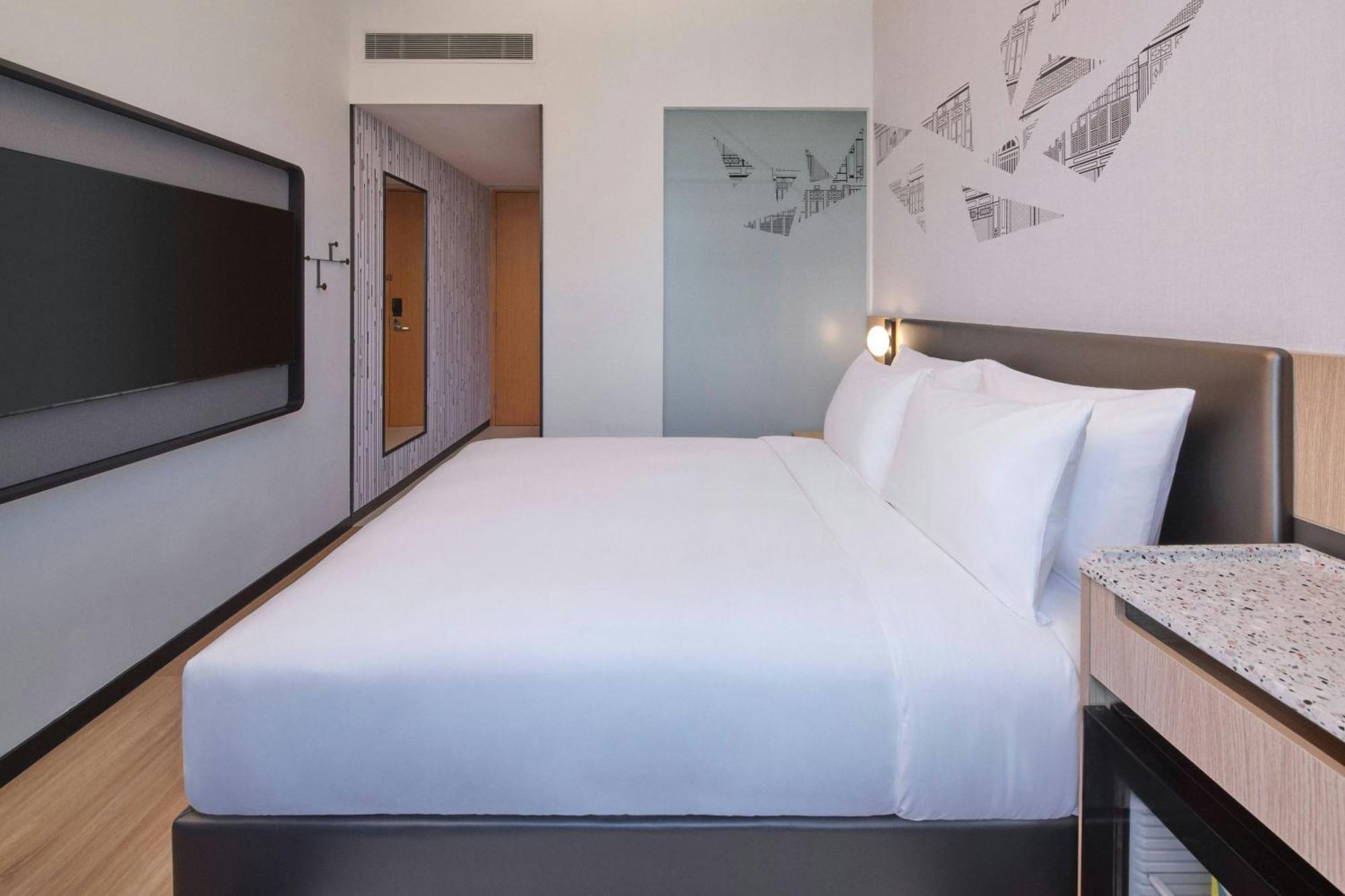 Ramada By Wyndham At Zhongshan Park Hotel 4*