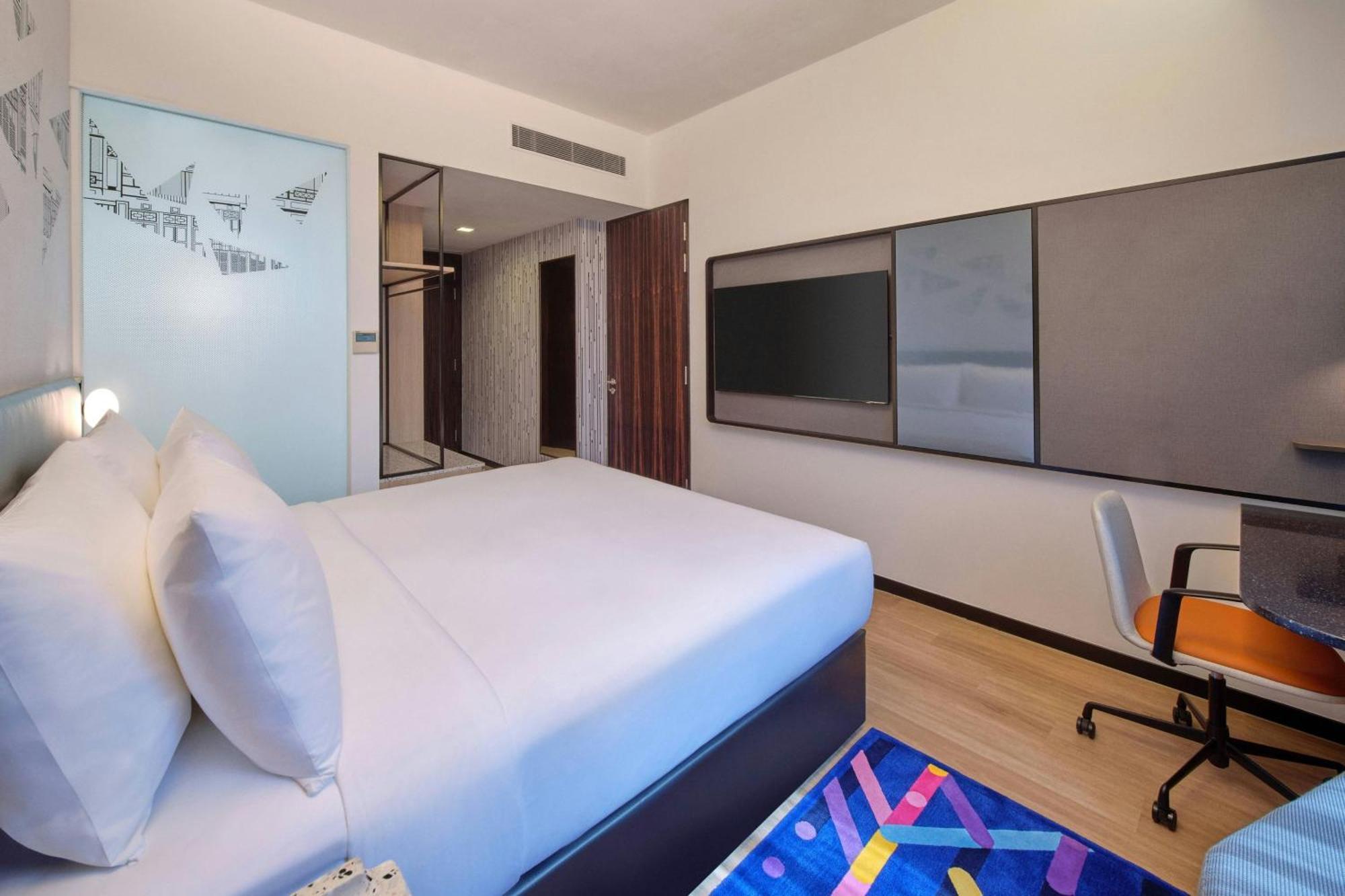 Ramada By Wyndham At Zhongshan Park 4*