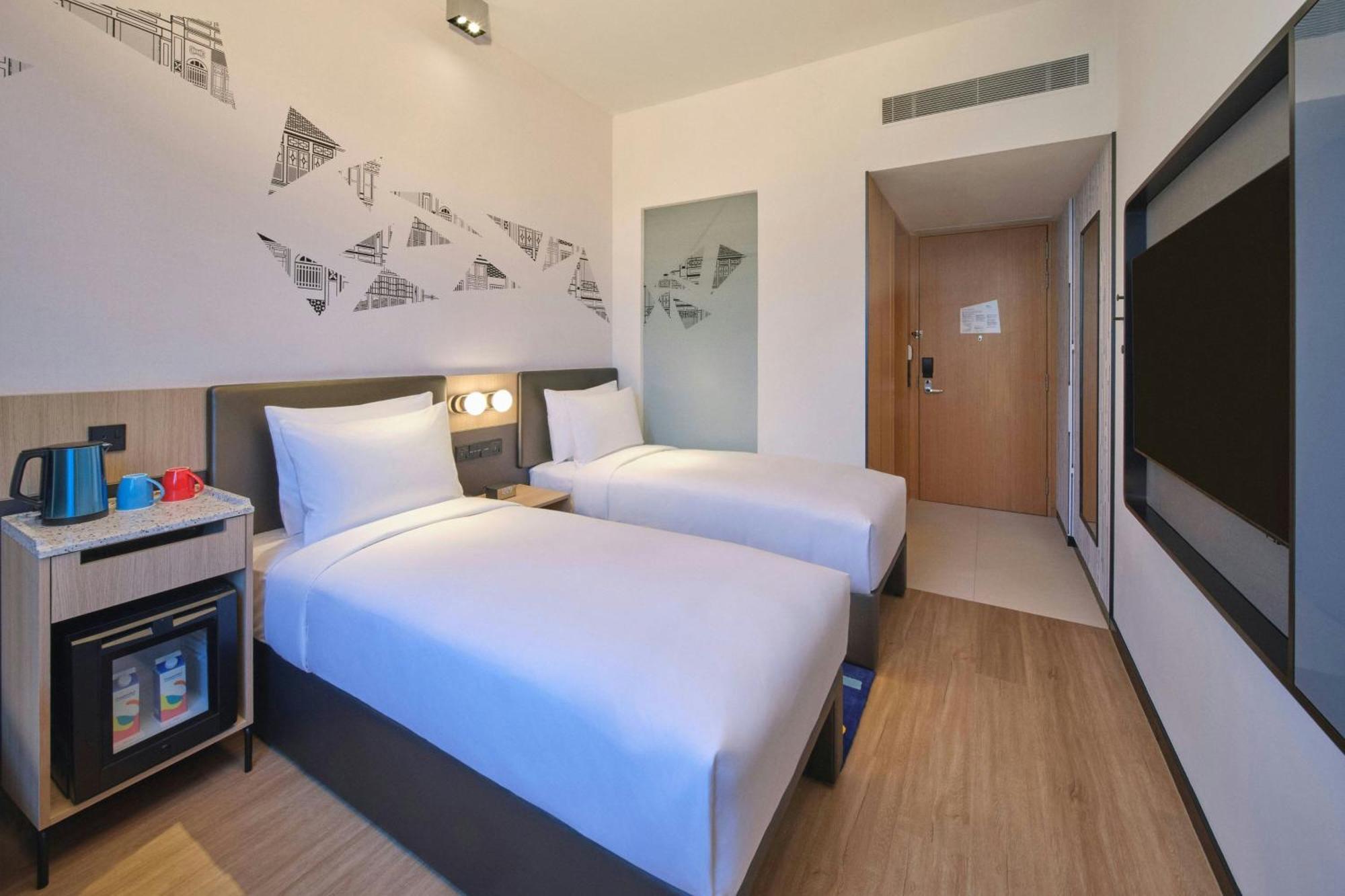Ramada By Wyndham At Zhongshan Park Hotel 4*
